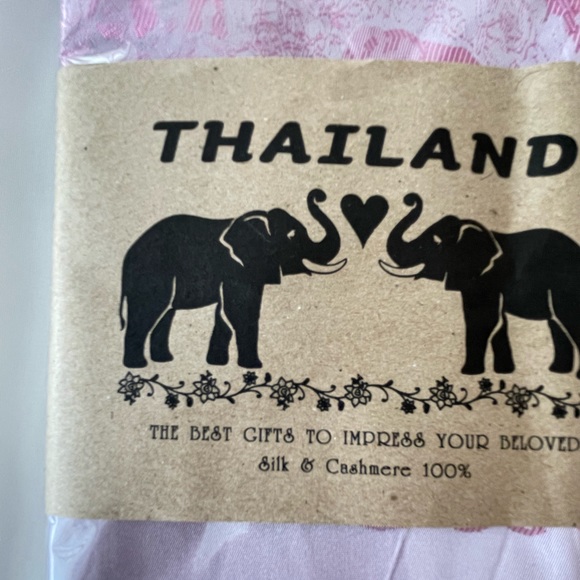 Pink Thailand scarf with elephants - Picture 2 of 3